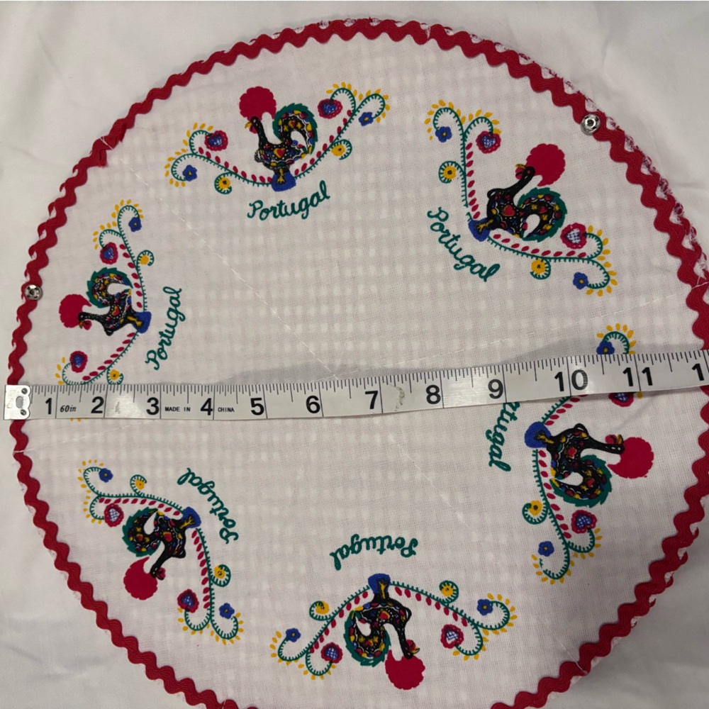 Portugal roll warmer. Colorful Embroidered Fabric with Red Accents - Picture 4 of 9